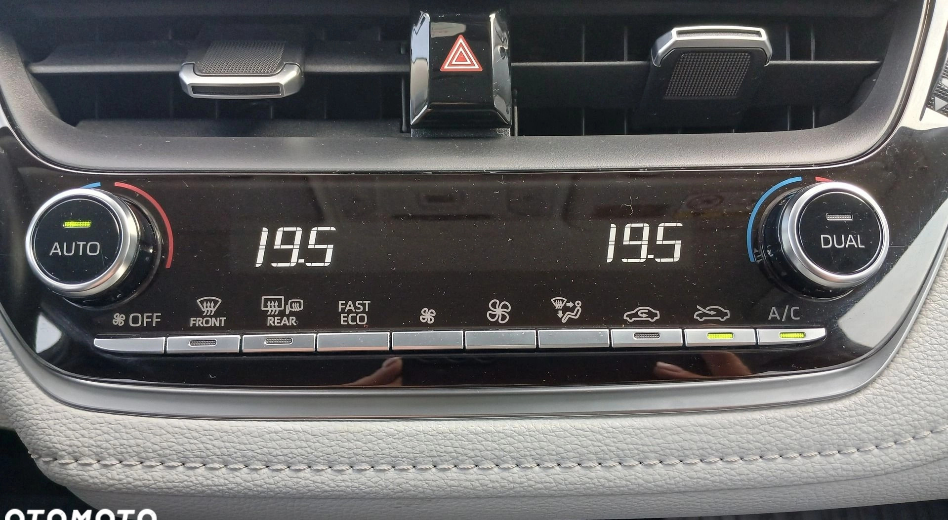 Toyota Corolla cena 84900 przebieg: 89922, rok produkcji 2019 z Kalisz małe 596